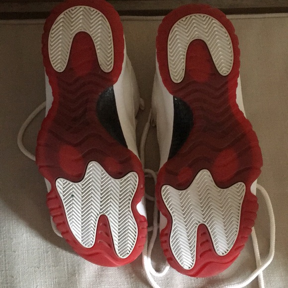 Men's Jordan XI - Picture 6 of 7